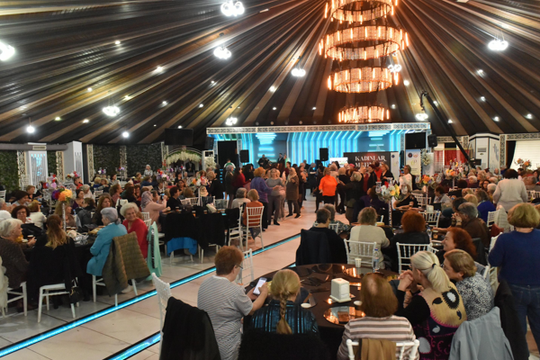 Kepez’den Tazelenme Üniversitesi öğrencilerine kadınlar matinesi