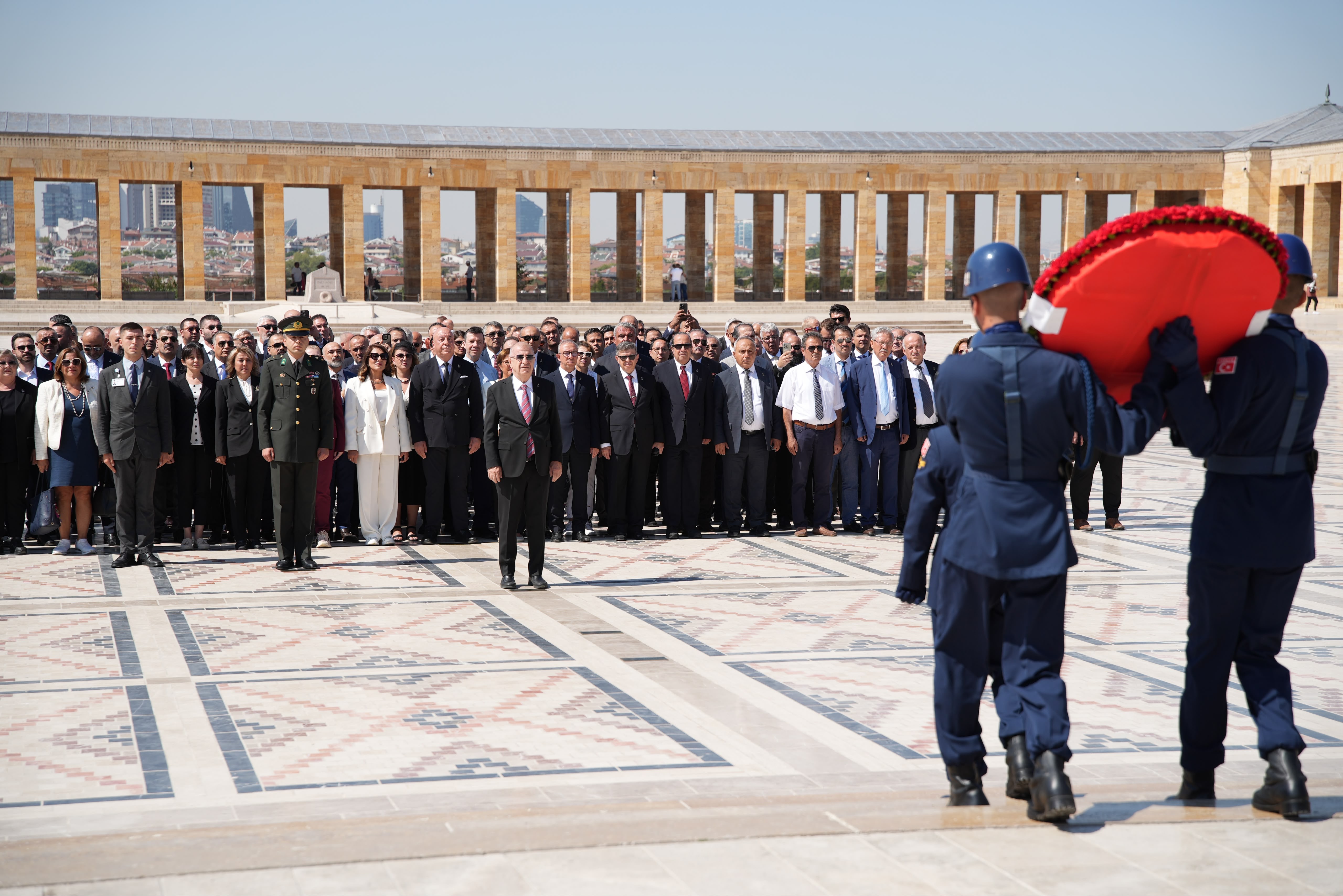 Özdağ, Zafer Partisi’nin kuruluş yıl dönümünde Anıtkabir’i ziyaret etti