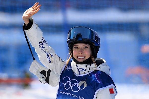 Çinli sporcu Gu Ailing, kadınlar serbest stil kayak Halfpipe’ta altın madalya kazandı