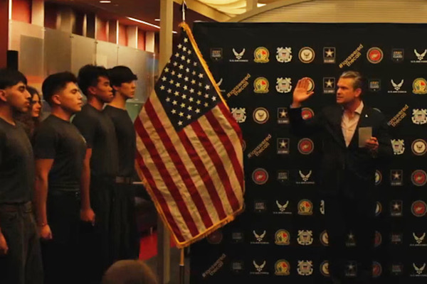 Hegseth, Los Angeles’ta yeni askerlerin yemin törenine katıldı