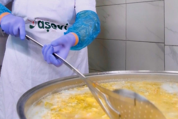 Giresun'da ihtiyaç sahiplerine sıcak yemek ulaştırılıyor