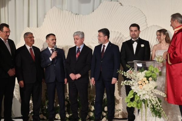 Vali Aktaş, Dilay ve Doğukan çiftinin nikah törenine katıldı