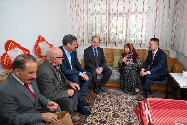 Kocaeli Valisi Aktaş’tan Cumhuriyet’in ulu çınarlarına ziyaret