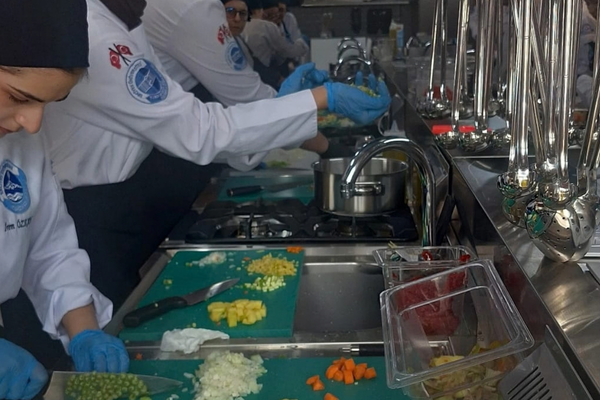 Kayseri Mutfak Akademisinde üniversite öğrencilerine uygulamalı gastronomi eğitimi