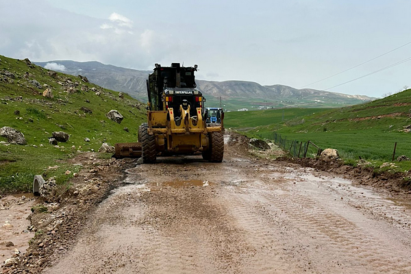 Siirt’te sel ve heyelan sonrası 70 köy yolu ulaşıma açıldı