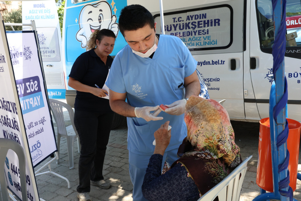 Mobil ağız ve diş sağlığı hizmeti 3 ilçede vatandaşlarla buluştu