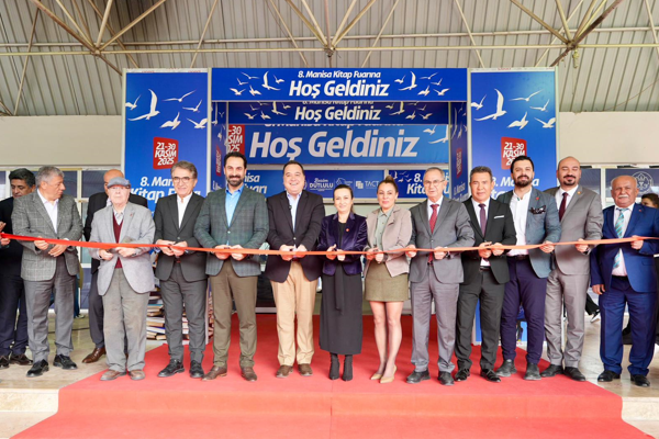 Kitap fuarı, Manisa'da vatandaşlarla buluştu