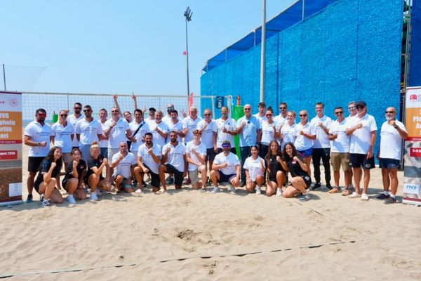 FIVB Plaj Voleybolu Antrenörlük Kursu Alanya’da başladı