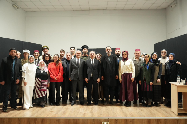 Büyükşehir Şehir Tiyatrosu, 10 günlük ilçe turnesini tamamladı