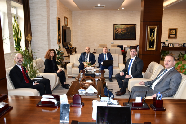 ABD Adana konsolosu Harran Üniversitesi'ni ziyaret etti