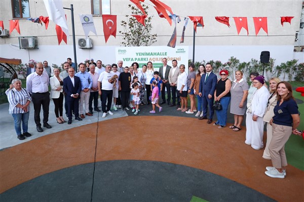 Bakırköy'de yenilenen Vefa Parkı hizmete açıldı