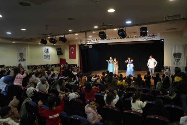 Kartal Belediyesi’nden çocuklara özel Yeni Yıl Şöleni