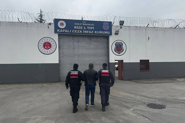 Rize’de hakkında kesinleşmiş cezası bulunan 2 kişi yakalandı