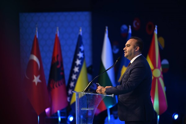 Bakan Kacır'dan A Milli Futbol Takımına tebrik mesajı