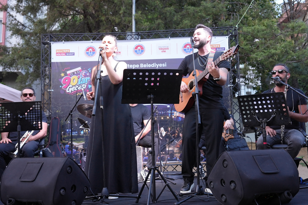Maltepe'de 90'lar konserleri sürüyor