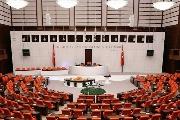 Doğum izni ve dijital platformlara yönelik düzenlemeler TBMM’de kabul edildi