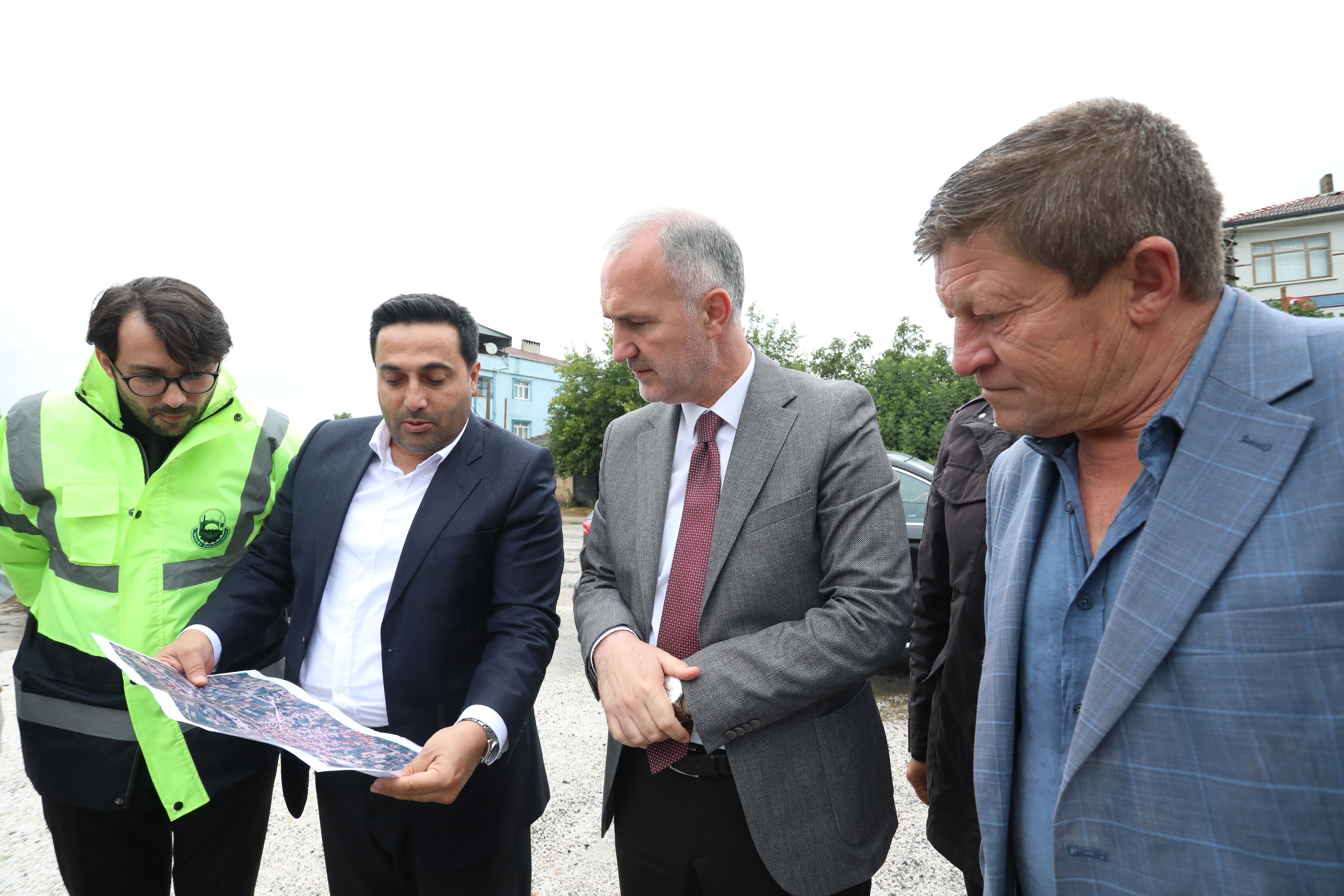 İnegöl’de Kurşunlu Mahallesi’ndeki 8 sokakta sathi kaplama yapıldı