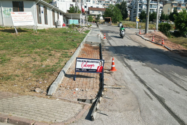 İzmit Belediyesi'nden Gündoğdu Mahallesi'ne yeni beton kaldırım