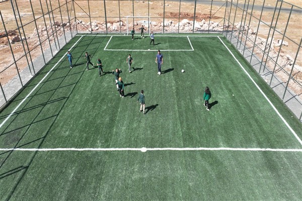 Eyyübiye’de 25 yeni halı sahanın yapımında sona yaklaşıldı