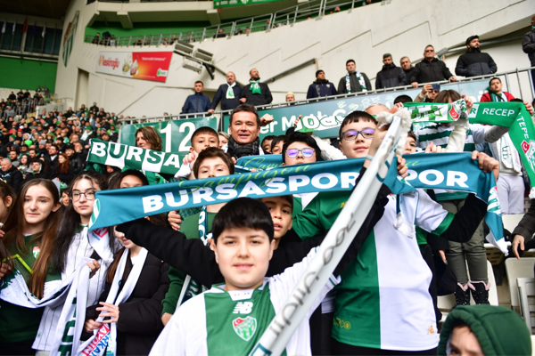 Osmangazi Belediyesi, çocukları Bursaspor maçına götürdü
