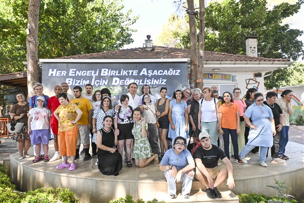 Polonyalı özel eğitim grubu, Engelsiz Kafe’yi ziyaret etti