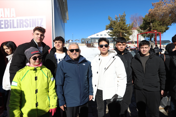 Başkan Büyükkılıç, Erciyes'te kayak sezonunu açtı 