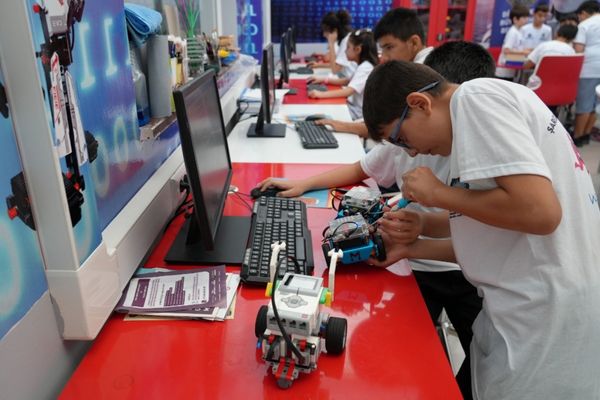 Çocuklar robotik kodlamayla geleceğe hazırlanıyor