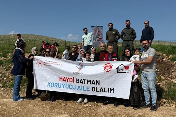 Batman’da koruyucu ailelerle fidan dikim etkinliği gerçekleştirildi