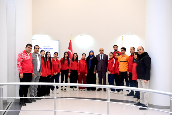 Başkan Er: Malatya'nın her bölgesinde spor tesisi olacak