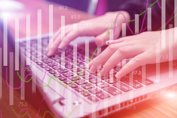 Hürmüz beklentileri petrolü düşürürken, Wall Street rekor tazeledi