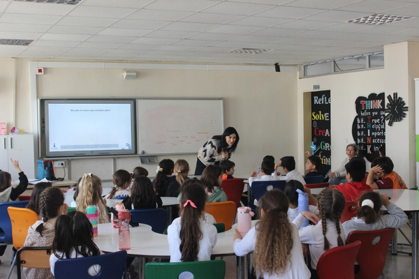 İzmir'de akran zorbalığına karşı nezaket eğitimi verildi