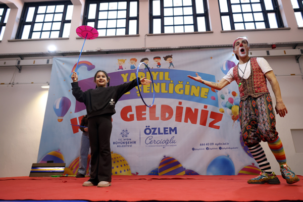 Aydın'da Yarıyıl Karne Şenliği