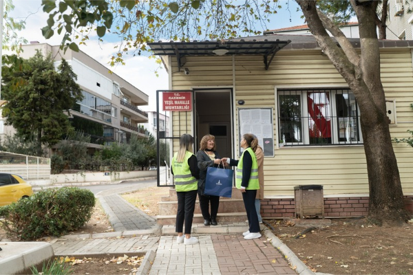 İzmir Büyükşehir Belediyesi'den Muhtarlar Günü hediyesi