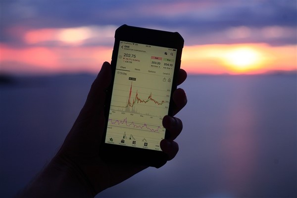 Küresel piyasalarda yapay zeka değerlemeleri risk iştahını sınırlıyor