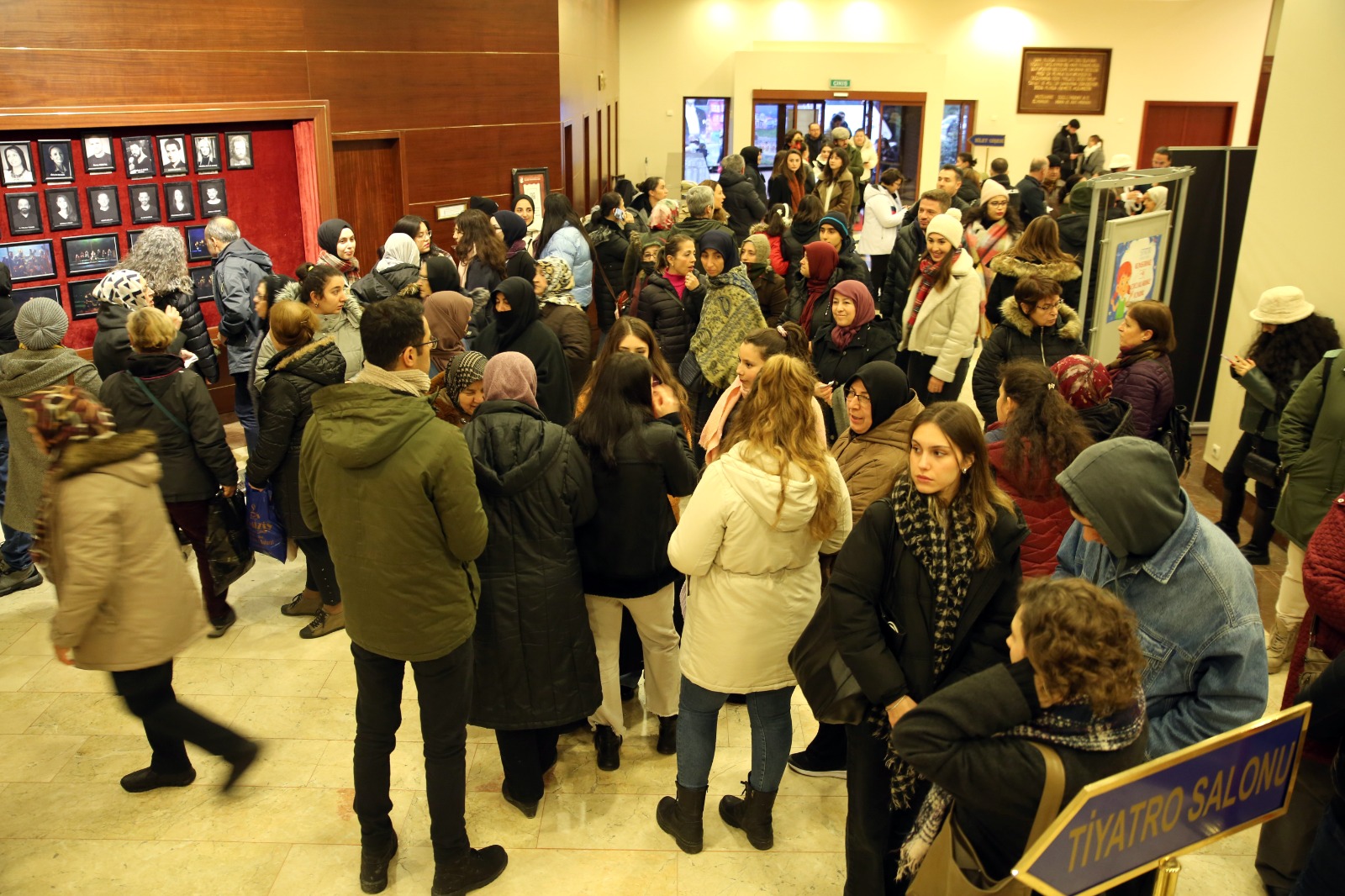 Eskişehir Şehir Tiyatroları, ilçelerden gelen vatandaşları konuk ediyor