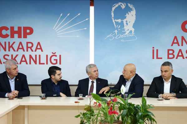 Başkan Yavaş, CHP Ankara İl Başkanlığı’nı ziyaret etti