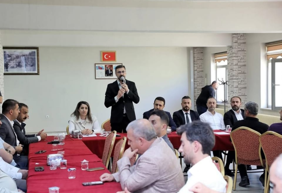 Bitlis'te sivil toplum kuruluşlarıyla yeni Anayasa ve Türkiye Yüzyılı vizyonu konuşuldu