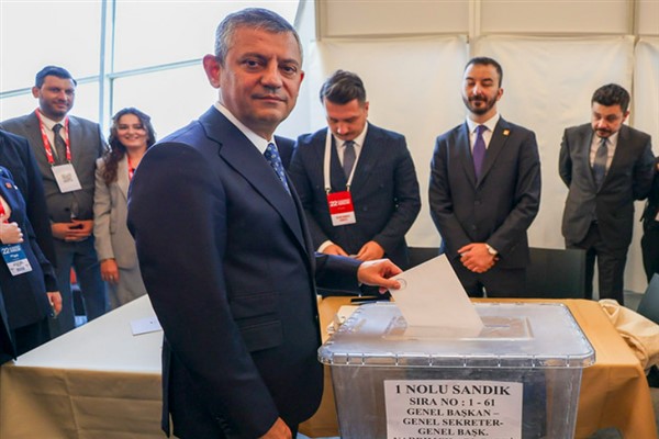 Özgür Özel, 22. Olağanüstü Kurultay'da yeniden CHP Genel Başkanlığına seçildi