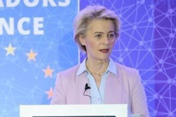 Von der Leyen: Ukrayna bayrağı birliğimizin kalbinde dalgalanacak