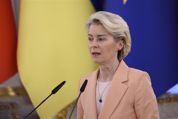 Leyen: Gürcü diplomatlara vize kısıtlaması getirilmesini öneriyoruz