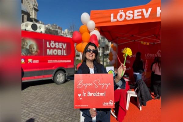 LÖSEV tüm Türkiye'de sevgi gününü kutladı
