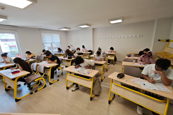 Kepez'de YKS adaylarına ücretsiz deneme sınavı desteği sağlanıyor