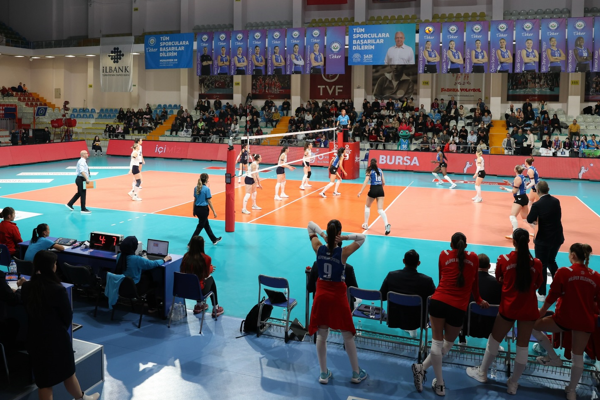 Nilüfer Belediyespor Eker Kadın Voleybol Takımı, galibiyet elde etti