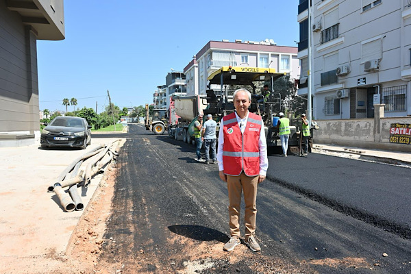 Kepez’de 7 sokakta sıcak asfalt çalışması yürütülüyor