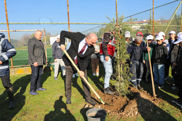 Düzce’de 52 fidan toprakla buluştu
