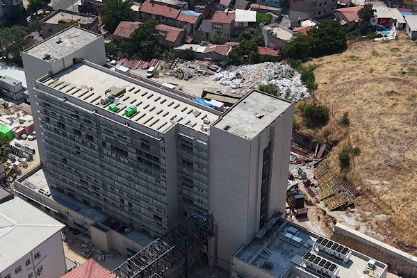  İzmir Eşrefpaşa Hastanesi’nin yeni ek hizmet binasında sona yaklaşıldı